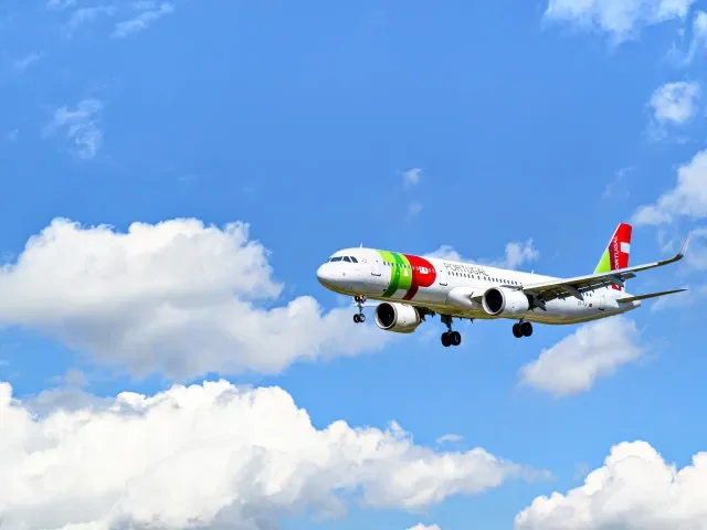 Vážný letecký incident před Prahou. Airbus dělily snad jen desítky vteřin od nárazu