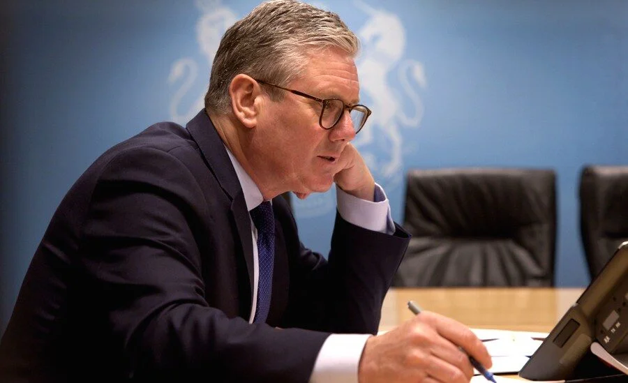 Židle pod Starmerem se zase rozkývala. Britský HDP stagnuje