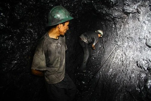 Peklo blízko nebe. V nejvýše položeném městě světa místo mzdy dostávají kamení