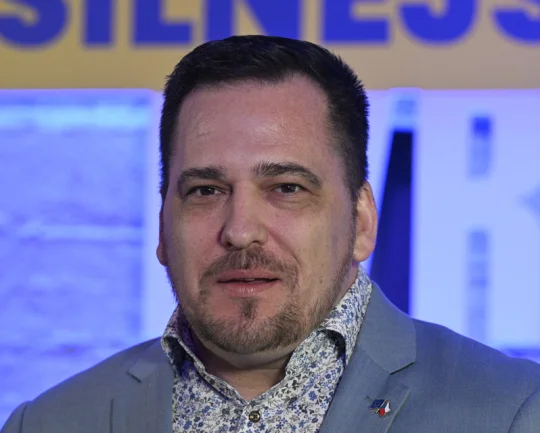 Europoslanci nemohou zároveň působit v aktivní záloze české armády, potvrdil NSS