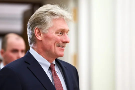 Třístranná jednání o mírovém plánu budou pokračovat příští týden, uvedl Kreml