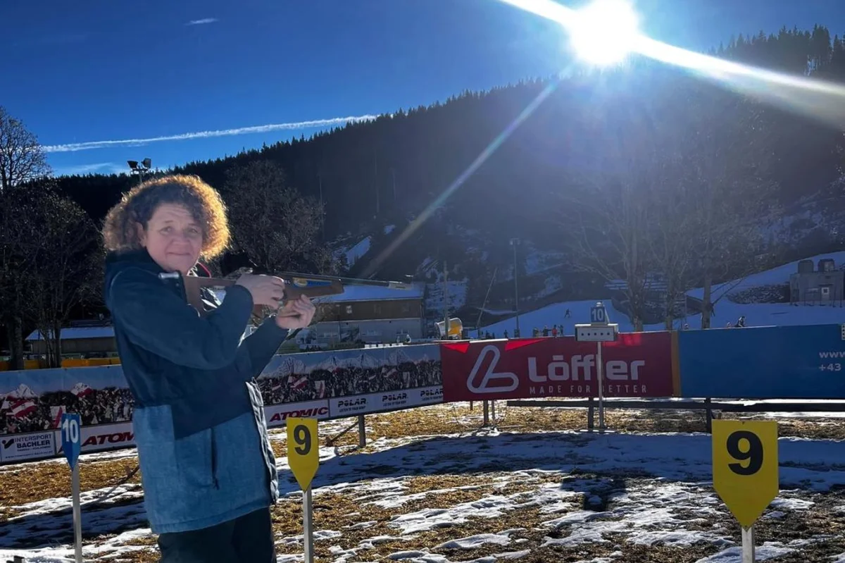 Cestovatelský tip, kam na jarňáky: Ve Schladmingu jsem zkusila biatlon. A kvůli bombardinu mi ujel vlek