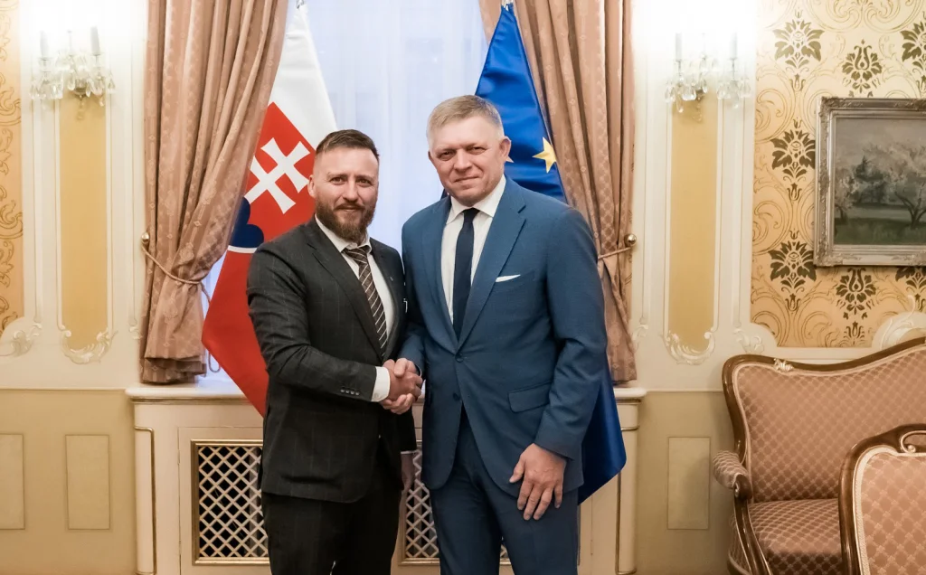 Policie obvinila Kotlára ze šíření poplašné zprávy o mRNA vakcínách. Vaz mu zlomil český posudek