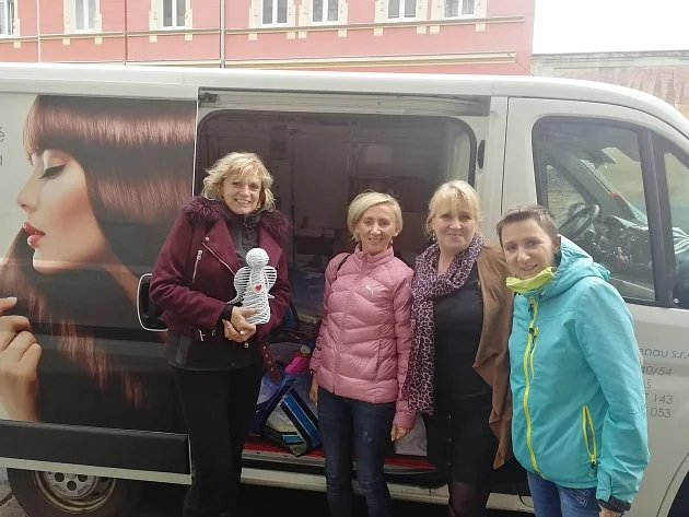 Prodala auto a za peníze koupila čtyři paruky. Dnes pomáhá stovkám žen