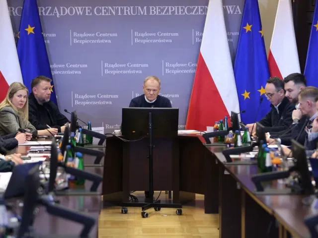 „Německý náhubek.“ Polská vláda si půjčuje bilion korun na zbrojení od EU a „dohlížel“ na to Merzův velvyslanec