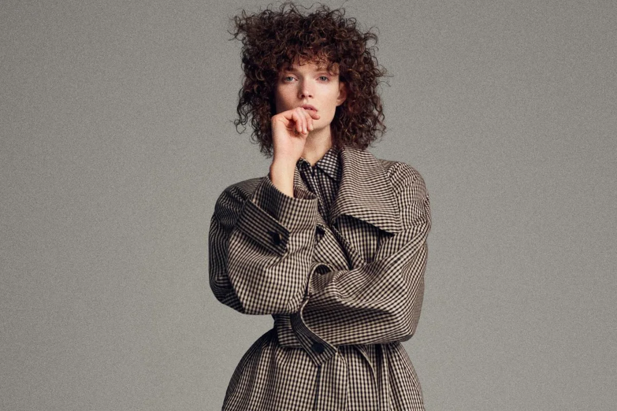 Jarní kabátky na scénu! Jedině tyto střihy vám opticky uberou kila a dokonce umí omladit lépe než krém