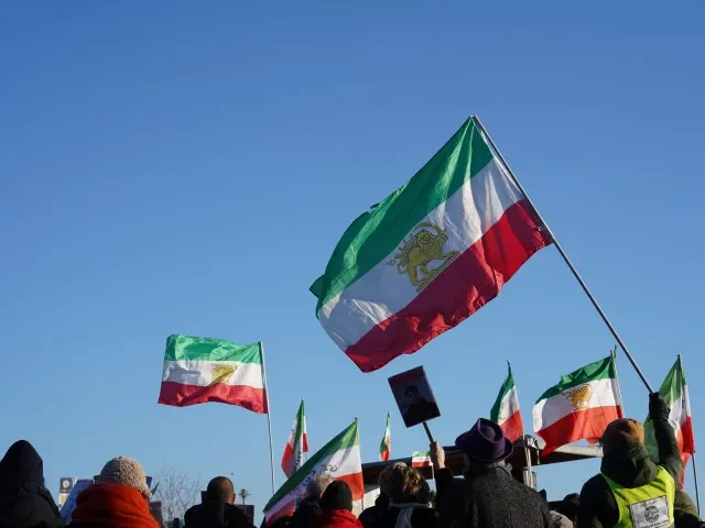 VIDEO: Na demonstraci proti íránskému režimu přišlo v Mnichově téměř 200 tisíc lidí. Vystoupil i Pahlaví