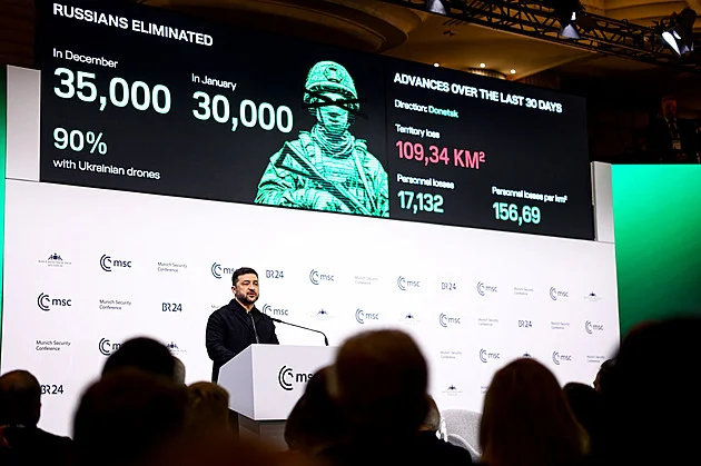 Zelenskyj poděkoval Česku za muniční iniciativu. Putin doufá v nový Mnichov, řekl