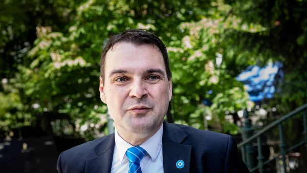 Budování „stabilních vztahů“ či možnost přímé letecké linky do Šanghaje. Ministr Macinka se sešel s šéfem čínské diplomacie