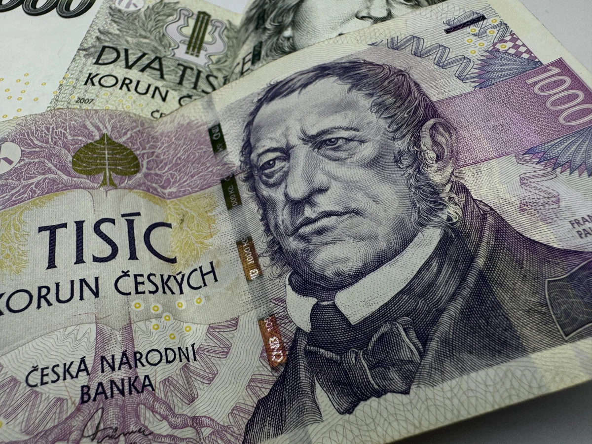 Senior z Jesenicka naletěl podvodníkům hned dvakrát. Přišel o více než dva miliony korun