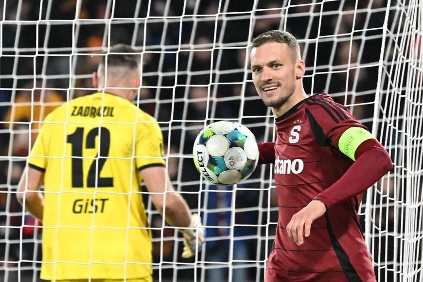 Sparta si užívá fotbalové jaro, vyhrála i třetí zápas. Teď to odnesl Hradec