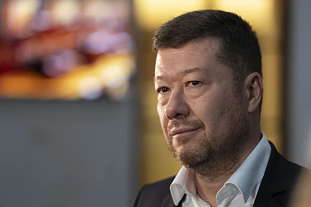 Česko se podřizuje diktátu EU, řekl Okamura. Přestaňme fňukat, opáčil Vystrčil