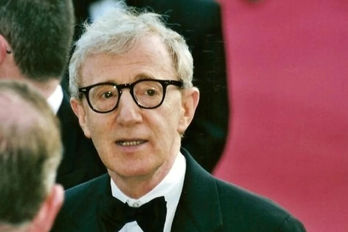 Woody Allen utíká z Evropy. Prodává dům v Barceloně za 613 milionů korun. Je luxusní, s bazénem ve skále