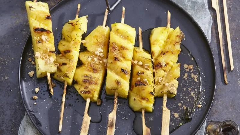 Karamelový ananas se sušenkami