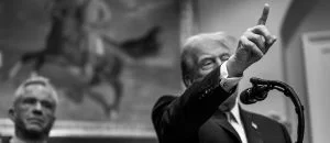 Proč současná demokracie kolabuje. Návod, jak zarazit rozkladný vliv lží