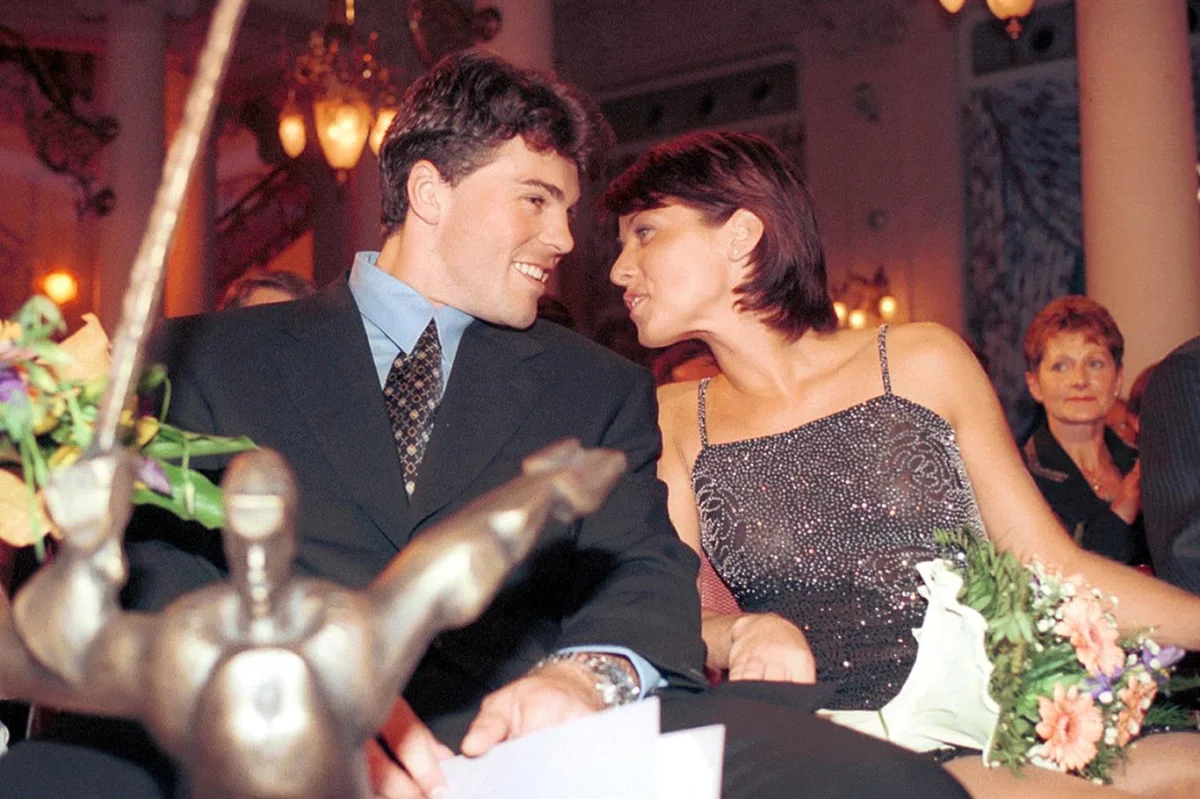 Randila s Jágrem, vdala se za miliardáře, který je o 30 let starší. Co dnes dělá Nicol Lennertová?