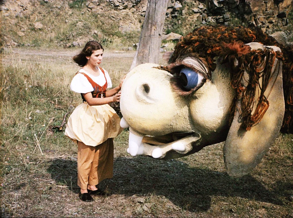 Za humny je drak: Kramár málem zemřel, šestnáctiletý princ pil fernet a Císler si napsal parte