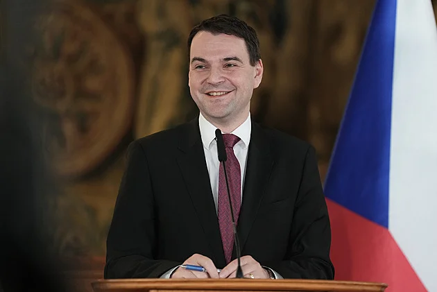 Neshodli se na EU ani Trumpovi. Macinka se přel se Sikorskim a Clintonovou