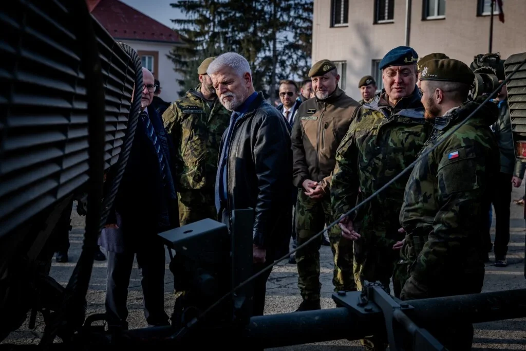 Přidaly se i obce a města. Za prezidenta Pavla se po celém Česku postavily tisíce lidí