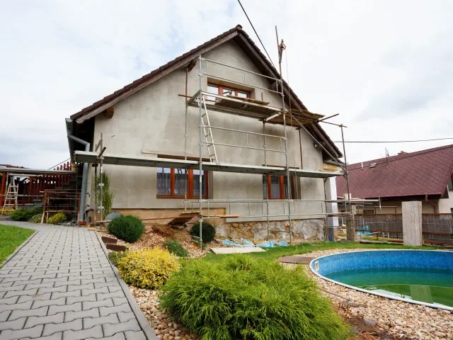 Zrušení zelených dotací by bylo kritické pro rozjeté projekty, Babiš viní bývalou vládu ze lží