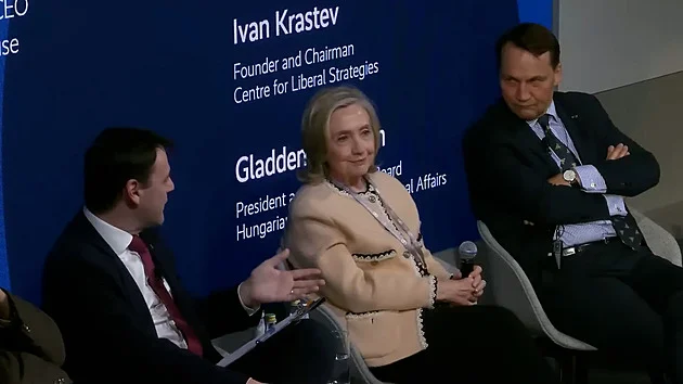 Macinka v Mnichově - slušnost není slabost. Povýšenost Hillary Clintonové by nás měla varovat