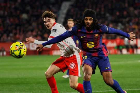 Barcelona prohrála katalánské derby v Gironě a přepustila vedení Realu