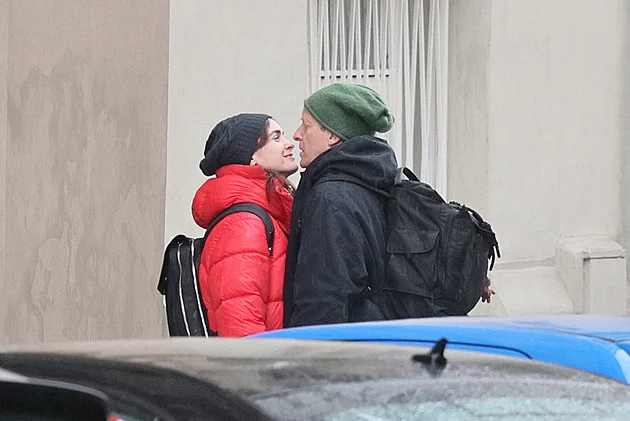 Divadlo Verze zrušilo premiéru hry, která spojila Prachaře s Haváčovou. Herečka zmizela z webu