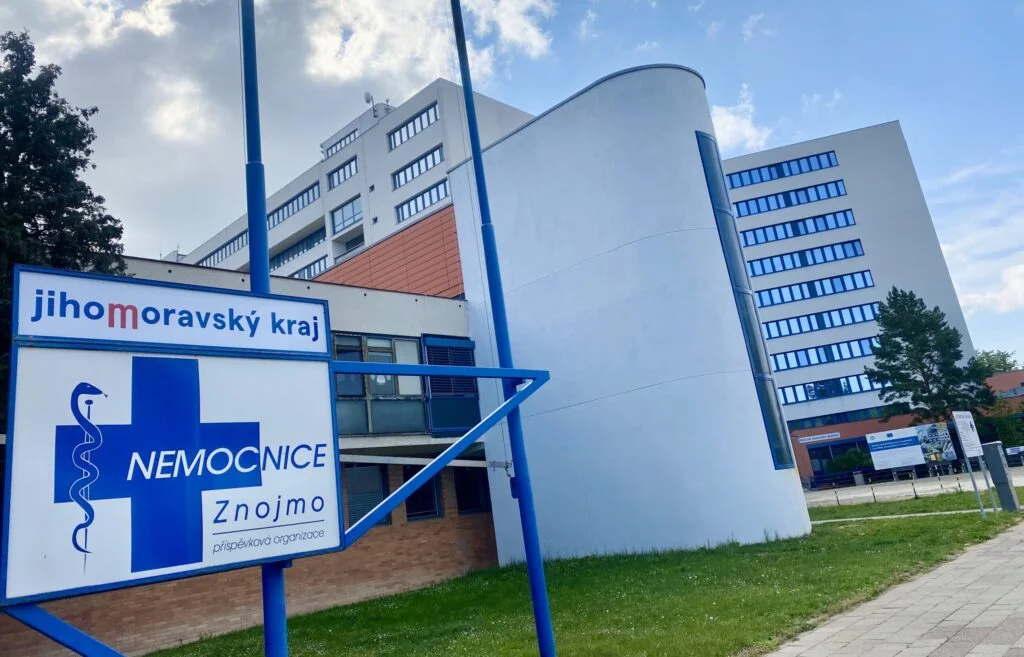 Až o 8 tisíc měsíčně méně? Odbory brojí proti změnám v jihomoravských krajských nemocnicích