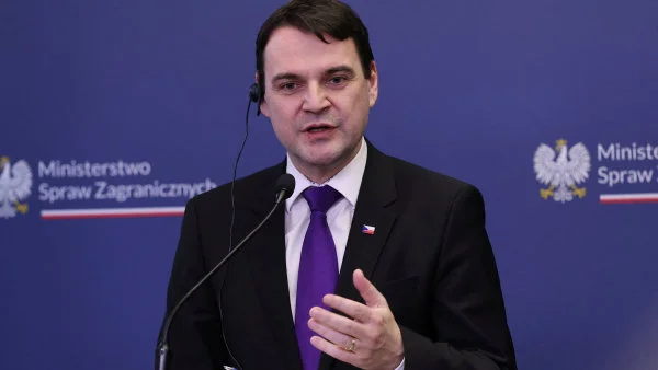 Macinka odletí do Spojených států, jako pozorovatel se zúčastní prvního zasedání Trumpovy Rady míru