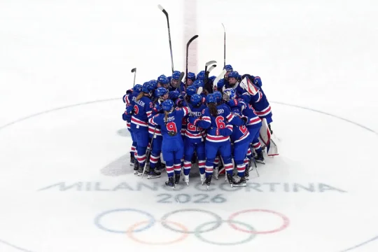 Hokejistky USA porazily Švédsko a na OH získají i poosmé medaili