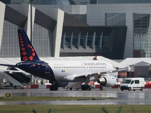 V letadle do Manchester se strhla rvačka: Křik i rány. Video už koluje na sítích