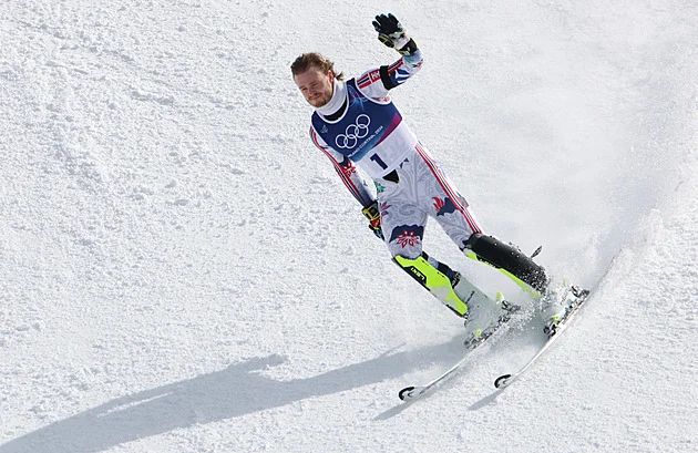 Přemohly mě emoce. Slalomář o frustraci ze ztráty zlata i o radosti trenéra soupeře