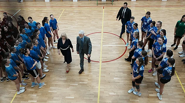 Prezident v debatě se školáky nastínil, zda bude znovu kandidovat. Má podmínku