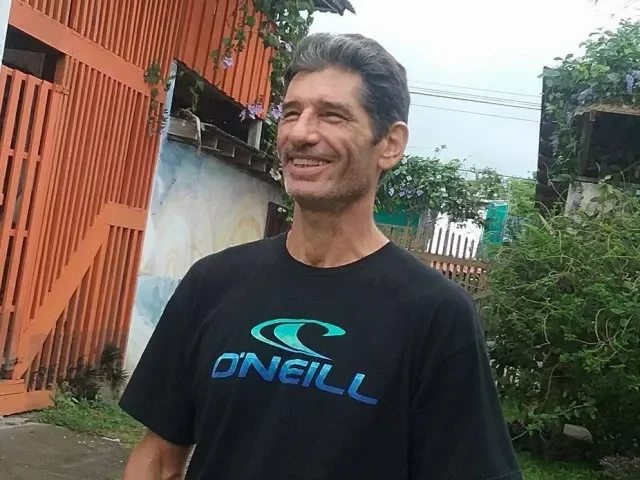 Brutální vražda surfařské legendy. Ozbrojení muži vtrhli přímo do jeho domu