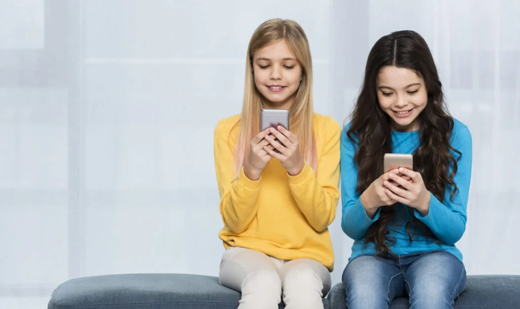 Víc škody než užitku? Politici se přou o Babišův plán odstřihnout děti od sítí