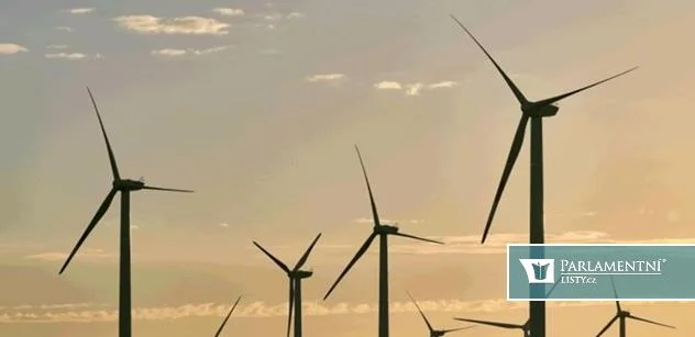 Větrník 500 metrů od domu. Hučí, bliká, nedá se tam bydlet. Expert po lžích o „ruské propagandě“