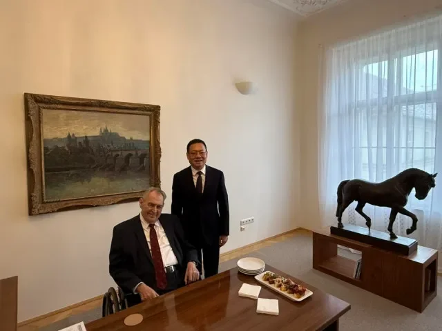 „Velmi mě trápí zadržený český student.“ Zeman požádal čínského prezidenta o humanitární gesto