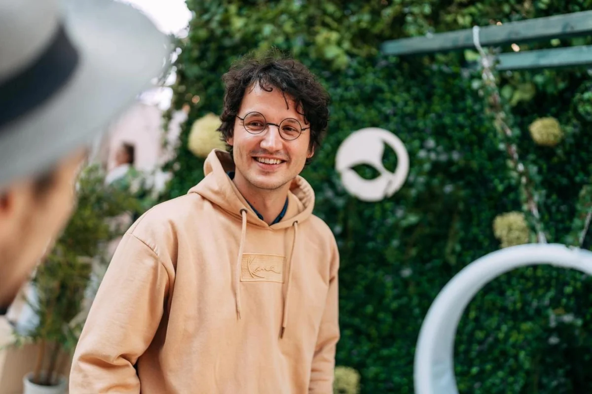 Glanc Talk: „90 % našeho utrpení si vytváříme sami,“ říká učitel meditace a mindfulness Šimon Grimmich