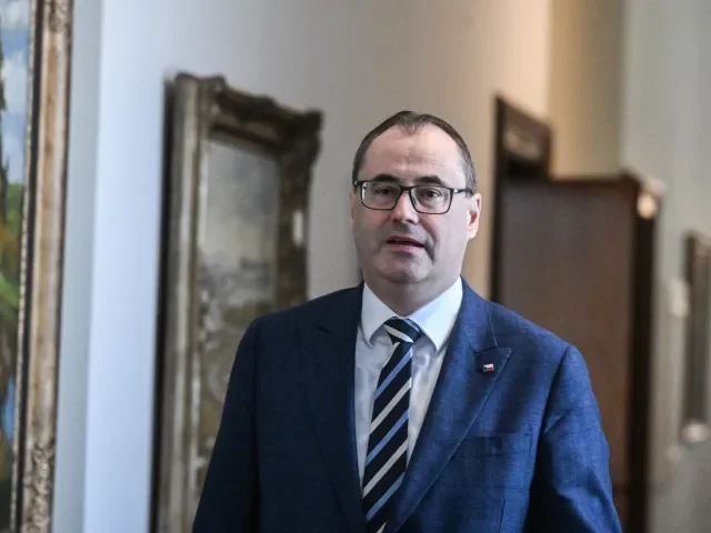 Motoristé vsadili na poslance-ministry. Teď řeší ve sněmovně personální nouzi