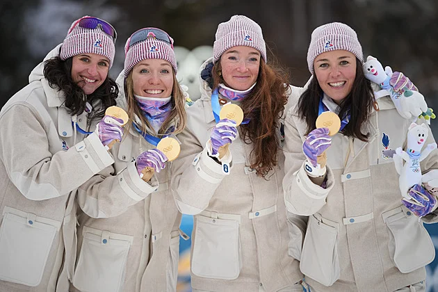12. den ZOH 2026 ONLINE: Hokejisté vedou nad Kanadou, biatlonistky ve štafetě páté