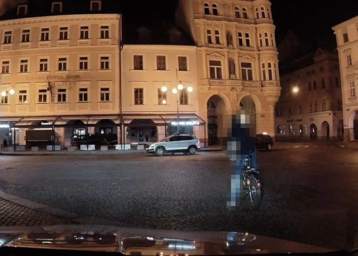 Noční jízda opilého cyklisty skončila v Českých Budějovicích pádem