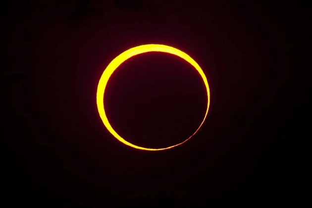 Prstencové zatmění Slunce: Nad tučňáky se na několik minut rozzářil ohnivý kruh