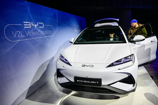 Polsko kvůli bezpečnosti zakáže čínským vozům vjezd do vojenských zařízení