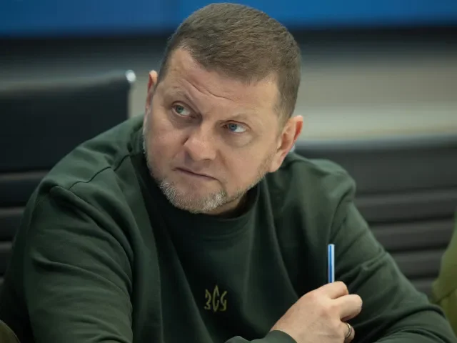 Zalužnyj: Ukrajinská protiofenziva v roce 2023 selhala kvůli Zelenskému. V Kyjevě hrozil ozbrojený konflikt