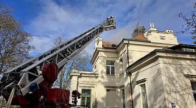 Požár v Bohnicích zřejmě založil pacient. Dostal panickou ataku, sám uhořel