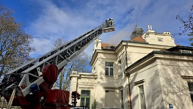 Požár v bohnické léčebně byl založen úmyslně. Policie zná pravděpodobného viníka
