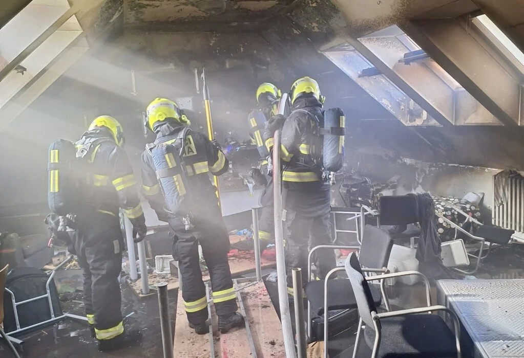 Požár v bohnické léčebně nemocnici byl založen úmyslně, míní policie. Naznačila viníka