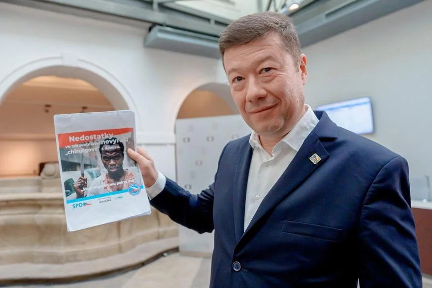 „Nový“ Okamura se usmívá, má rád zvířata i některá média. Ale v tom zásadním se nemění