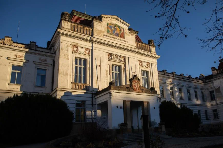 Podle policie požár v bohnické léčebně zřejmě založil pacient, který zemřel