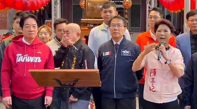 VIDEO: Nečekaný zvrat oslav na Tchaj-wanu, duchovní pozvracel prezidenta